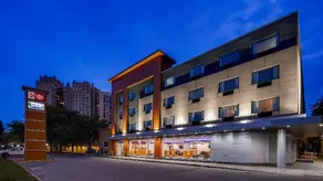 Best Western Plus Hyde Park Chicago Hotel - Image 4