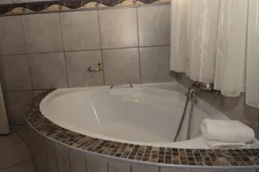 Ya Rena Guest House - Image 4