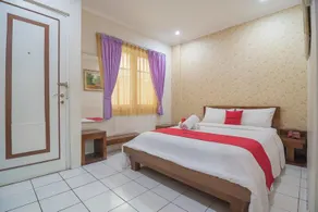 RedDoorz Near Setrasari Mall - Image 4