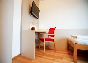 Single room, shower, toilet, facing the forest - Image 3