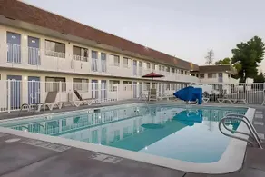 Park Inn by Radisson - Image 4