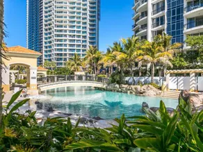 Chevron Renaissance Private Apartments - Image 2