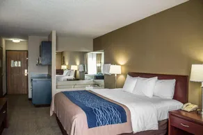 Comfort Inn - Image 4