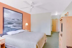 Super 8 by Wyndham Cooke City Yellowstone Park Area - Image 5