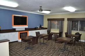 Countryside Inn & Suites Fremont - Image 2