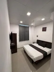 Oyo 42609 Townhouse Gokul Solitaire VIP Road - Image 3
