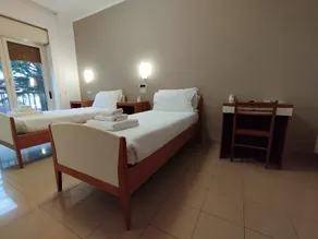 Apulia Hotel Roma - Image 2