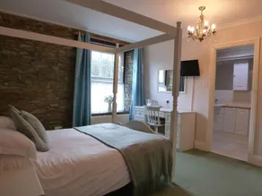 Little Fox Hotel - Image 4