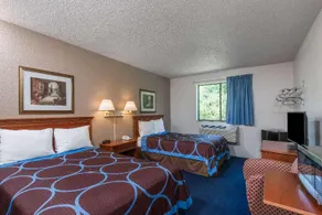 Super 8 by Wyndham Delmont - Image 5