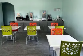 Super 8 by Wyndham Montgomery/ Lake Conroe - Image 3