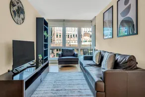 Luxurious Sir John Lyon Serviced Apartment - Image 5