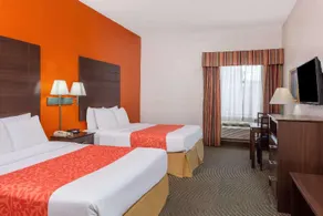 Days Inn & Suites by Wyndham Pasadena - Image 2