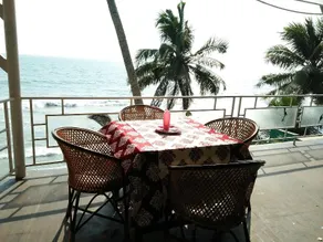 Woodhouse Beach Resort - Image 2