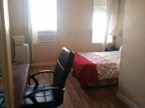 Royal Inn & Suites - Image 2