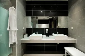 Polyastron Place - Image 5