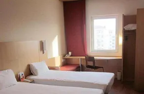Hanting Hotel Qingdao Wusi Plaza Ningxia Road Subway Station - Image 5