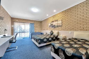 Comfort Inn Warwick - Image 3