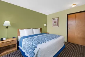 Days Inn by Wyndham Newton - Image 2