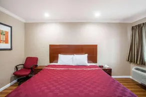 Travelodge Ontario - Image 3
