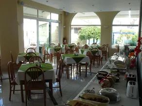 Summerland Hotel - Image 2