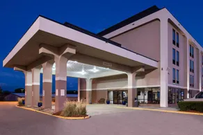 New Victorian Inn & Suites Omaha - Image 5