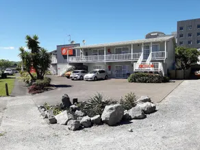 Ledwich Lodge Motel - Image 5