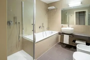 UNA Hotels Bologna Fiera - Image 2