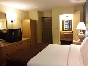 La Casa Inn & Suites - Image 2