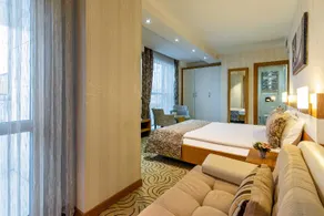 Dies Hotel - Image 3