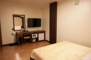 Hill House Myeongdong - Image 4