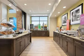 Hampton Inn Suites Snoqualmie - Image 3
