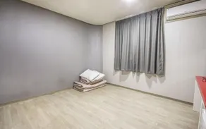 Q Motel - Image 2
