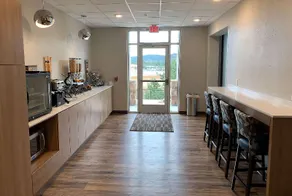 Microtel Inn & Suites by Wyndham Woodland Park - Image 5