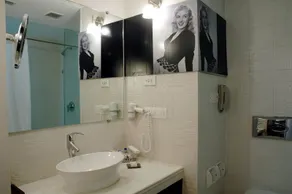 The Metropole Hotel - Image 4