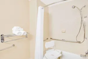 Coastal Inn & Suites - Wilmington - Image 4