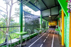 Super OYO 3042 Griya Karangsalam Indah - Image 3