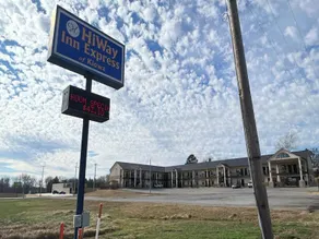 Super 8 by Wyndham Kiowa - Image 5