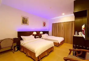 E-Red Hotel Cosmo - Image 5