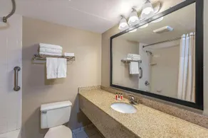 Super 8 by Wyndham Eureka Springs - Image 3