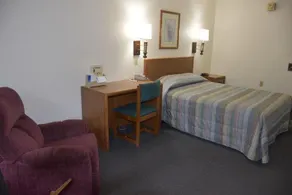 Elkins Economy Inn - Image 3