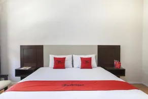 RedDoorz Plus Near Mall Roxy Banyuwangi - Image 2