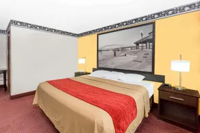 Super 8 by Wyndham Ames - Image 3