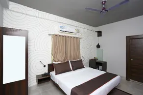Collection O 19529 Hotel Bhinna Sakala - Image 3