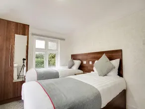 OYO Brunel Hotel - Image 3