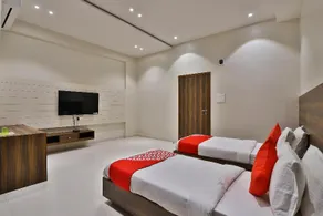 La Victoria by OYO Rooms - Image 2