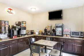 Super 8 by Wyndham Phoenix Downtown - Image 3