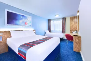Travelodge Edinburgh Airport Ratho Station - Image 3