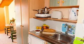 Two Brothers Studios & Apts - Image 3