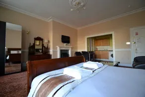 Roscoe House - Image 2
