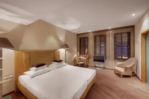 Yours Truly Hotel - Image 4